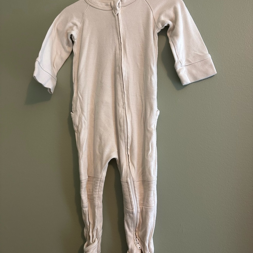 Cream Kids One-Piece Zipper Footed Pajamas 6-12m